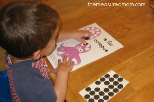 Get this free letter O printable: O is for Octopus!