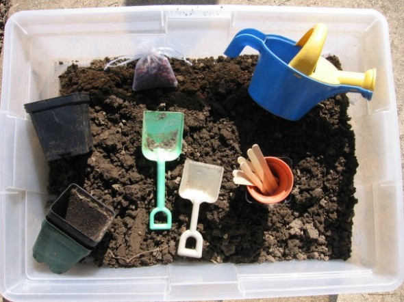 garden sensory play 1