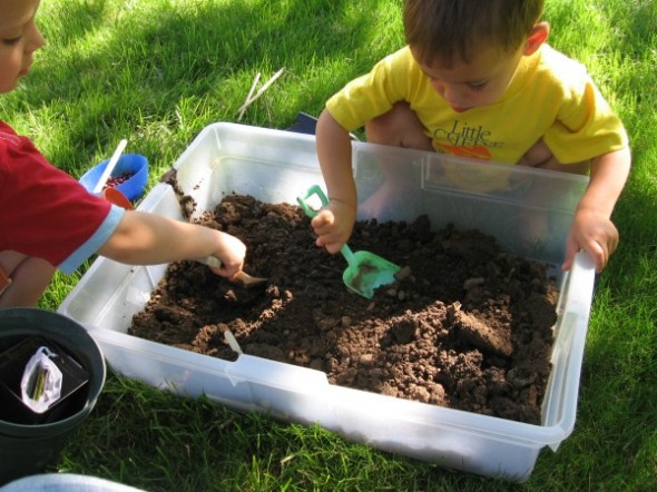 garden sensory tub 2