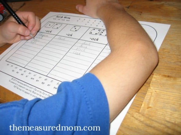 Need a spelling game for short vowel words? We love this roll & write short vowel activity - it's got 9 free pages! I love these spelling games because they're for one player! Just print and give your child a die for some short vowel spelling practice.