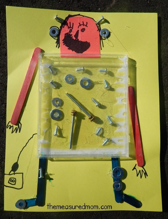 These letter R crafts for preschoolers are just awesome. Especially the robot with a door that opens and closes! We've got such a great variety of letter R crafts and art projects for preschool!