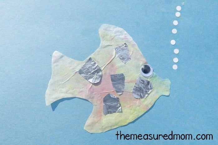 These letter R crafts for preschoolers are just awesome. Especially the robot with a door that opens and closes! We've got such a great variety of letter R crafts and art projects for preschool!