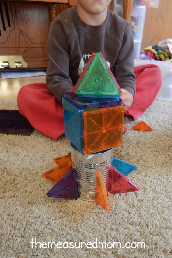 These letter R crafts for preschoolers are just awesome. Especially the robot with a door that opens and closes! We've got such a great variety of letter R crafts and art projects for preschool!