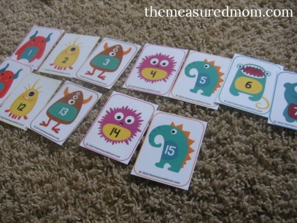 Do your own hundreds chart activities with these adorable (free) monster number cards. So many possibilities! Make your own hundreds chart with these free monster number cards... and find other fun ways to use them!