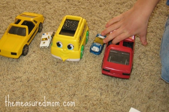 Love the simplicity of these pattern activities for preschoolers. Looking for pattern activities for kindergarten or preschool? Find 15 simple and fun pattern activities... with free printables!