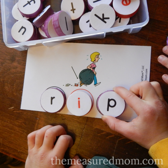 Looking for a hands-on spelling activity? Print these free mats for practice spelling short i words. Looking for a hands-on spelling activity? Print these free mats for practice spelling short i words.