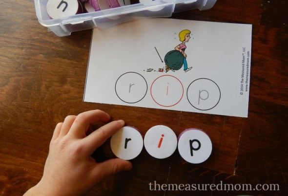 Looking for a hands-on spelling activity? Print these free mats for practice spelling short i words. Looking for a hands-on spelling activity? Print these free mats for practice spelling short i words.