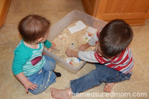 Check out this giant set of letter A activities for preschool! Printable books, activity sheets, book lists, craft ideas, and more!