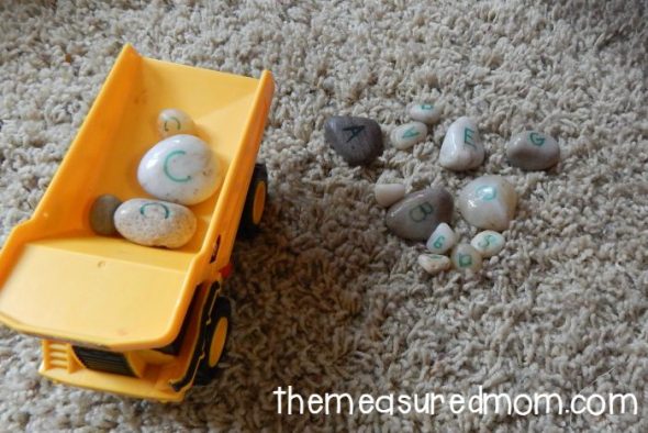 Check out this fun variety of letter T activities for preschool! Books, crafts, letter sounds and more!