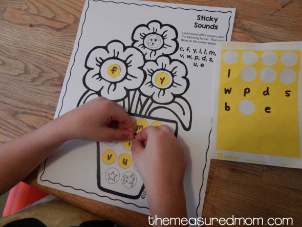 My kiddo loves stickers, so this alphabet printable for beginning sounds is right up his alley. It would work great for a spring learning center.