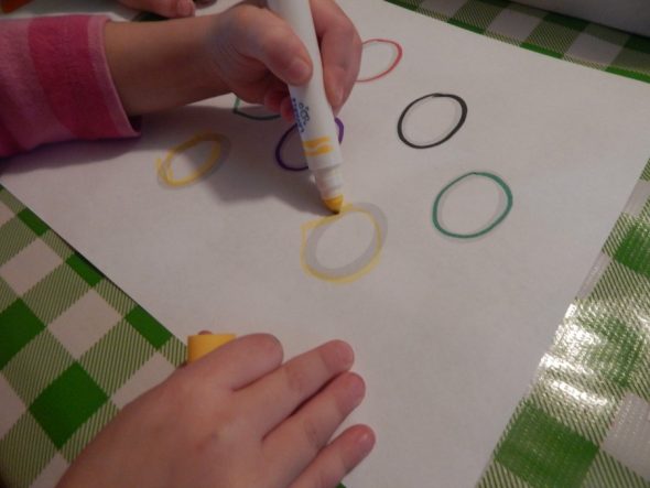 Looking for hands-on alphabet activities to do with your toddler? Here's our collection of letter O activities for 2-year-olds!