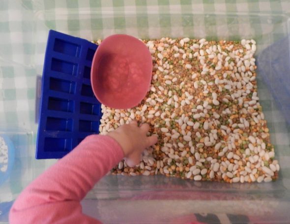 Check out this collection of fun letter S activities for 2-year-olds!