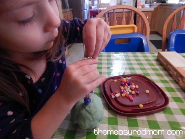 Check out this collection of fun letter S activities for 2-year-olds!