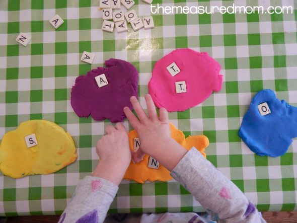 Check out this collection of simple letter V activities for 2-year-olds!